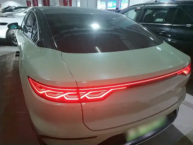 BYD Han 2022 DM-i 121KM Prestige — Фото автомобиля 5