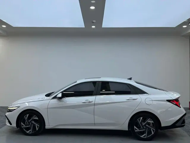 Hyundai Elantra — Фото автомобиля 4