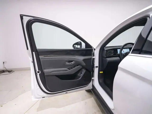 BYD Qin L — Фото автомобиля 9