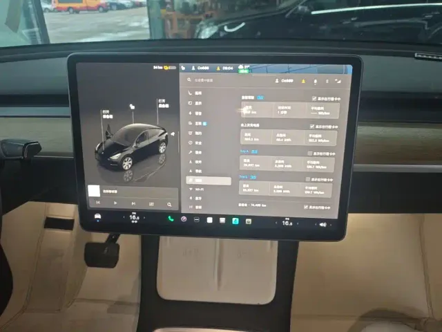 Tesla Model Y — Фото автомобиля 12