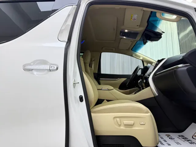 Toyota Alphard — Фото автомобиля 12