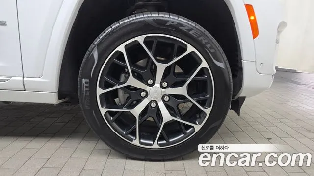 Jeep Cherokee — Фото автомобиля 5