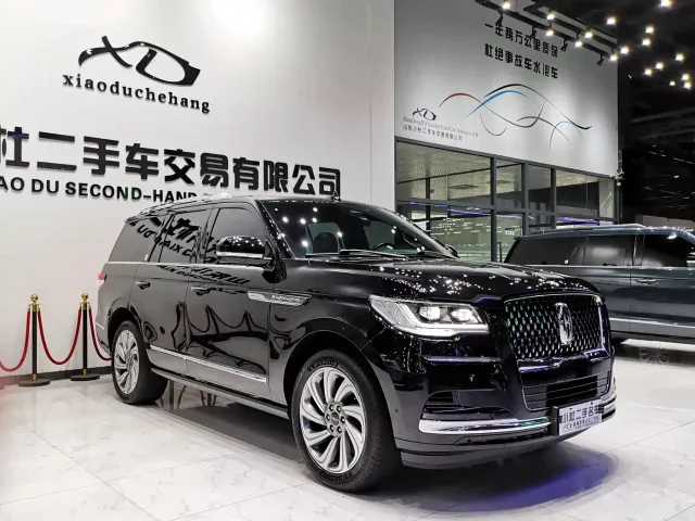 Фотография автомобиля — Lincoln Navigator