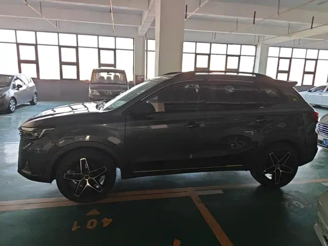 Roewe RX5 — Фото автомобиля 5