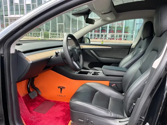 Tesla Model Y — Фото автомобиля 10