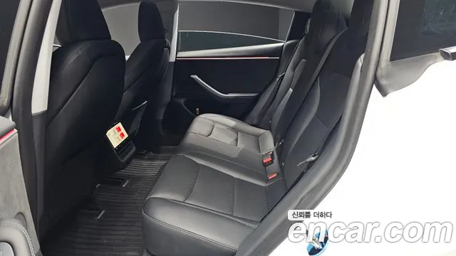 Tesla Model 3 — Фото автомобиля 29