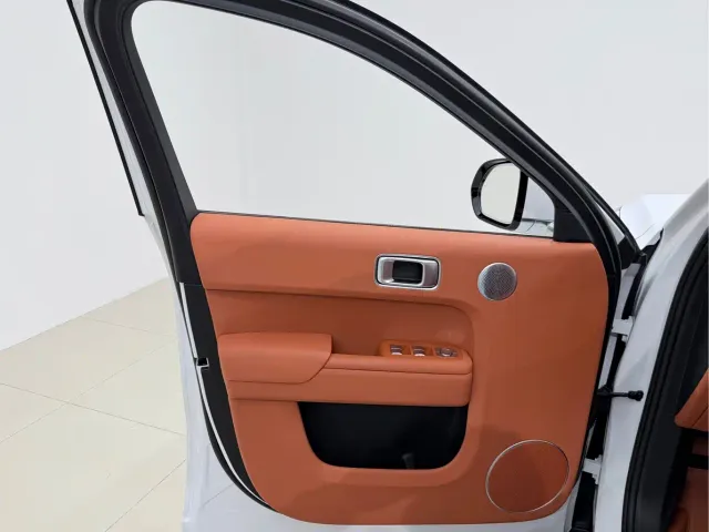 Li Auto L8 — Фото автомобиля 7