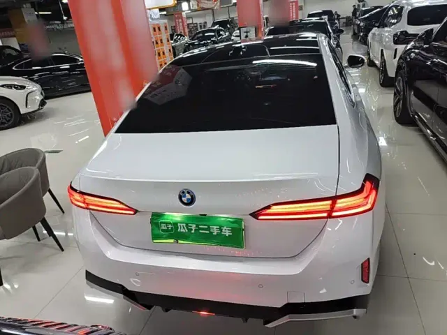 BMW i5 — Фото автомобиля 5