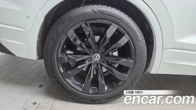 Volkswagen Touareg Generation 3 — Фото автомобиля 4