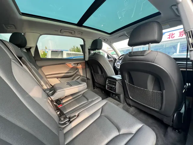 Audi Q7 — Фото автомобиля 10