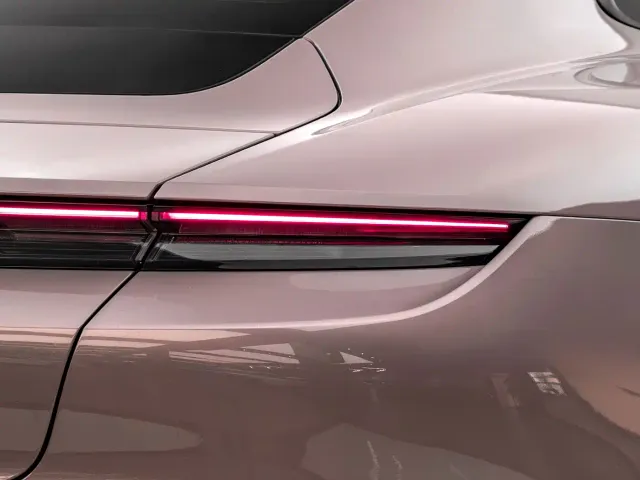 Porsche Taycan — Фото автомобиля 10