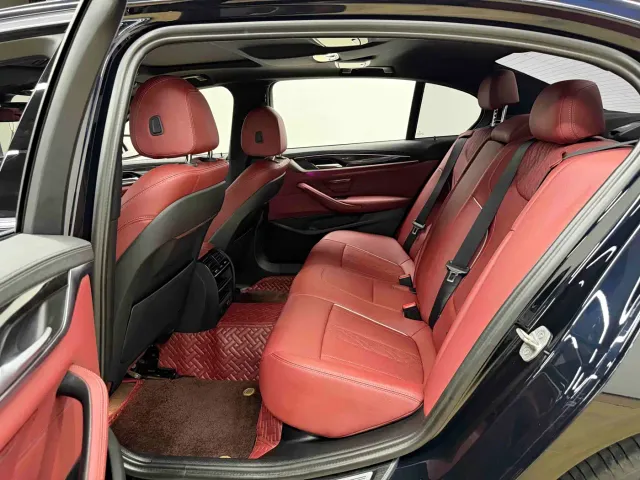 BMW 5 Series — Фото автомобиля 16