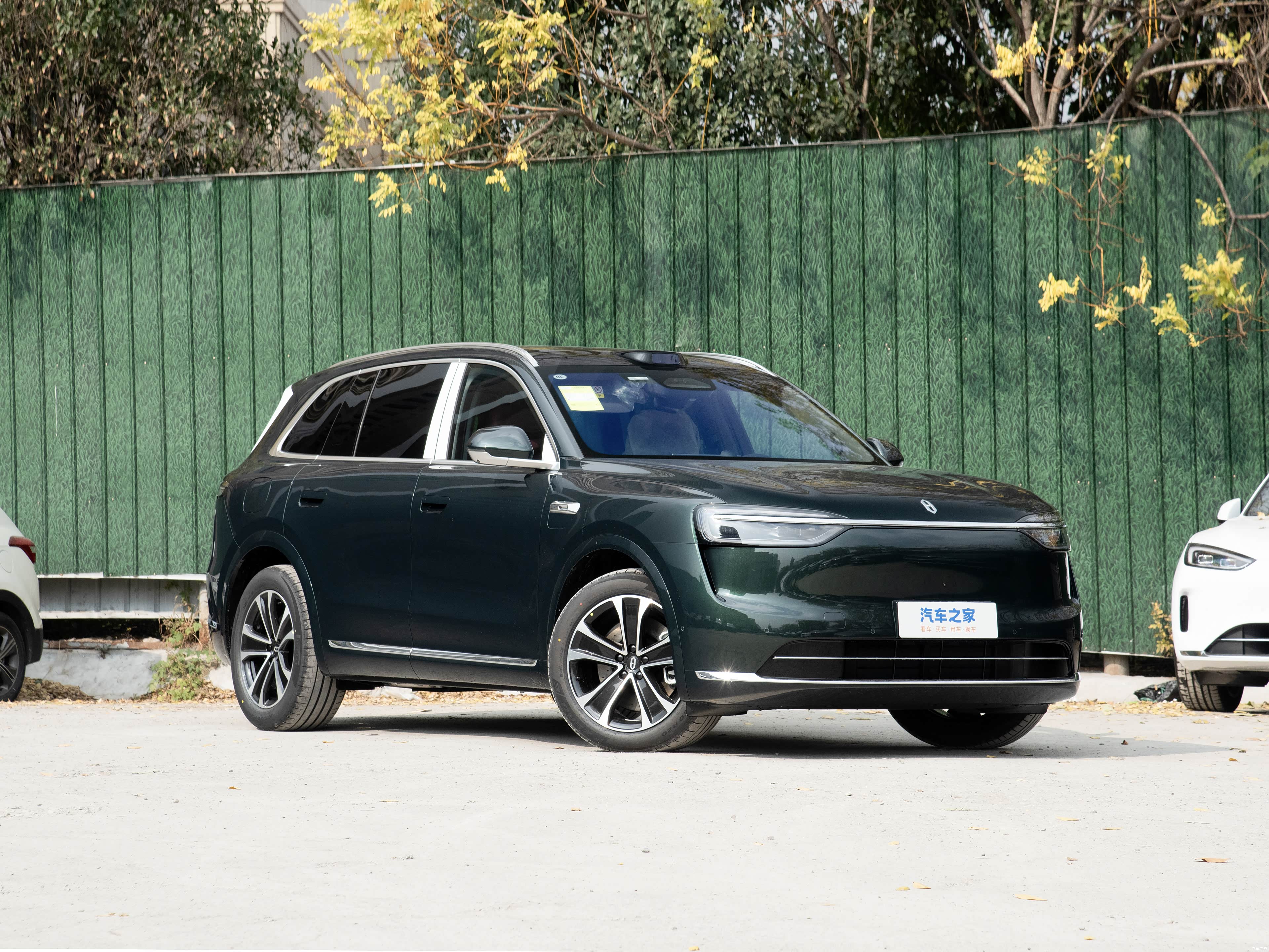 AITO M7 EREV MAX 5 seats 4wd — Фото автомобиля 3
