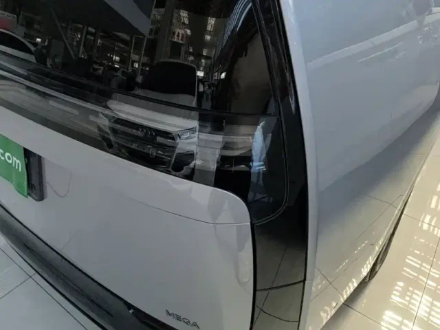 Li Auto MEGA — Фото автомобиля 7