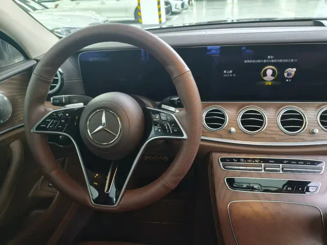 Mercedes-Benz E-Class — Фото автомобиля 4