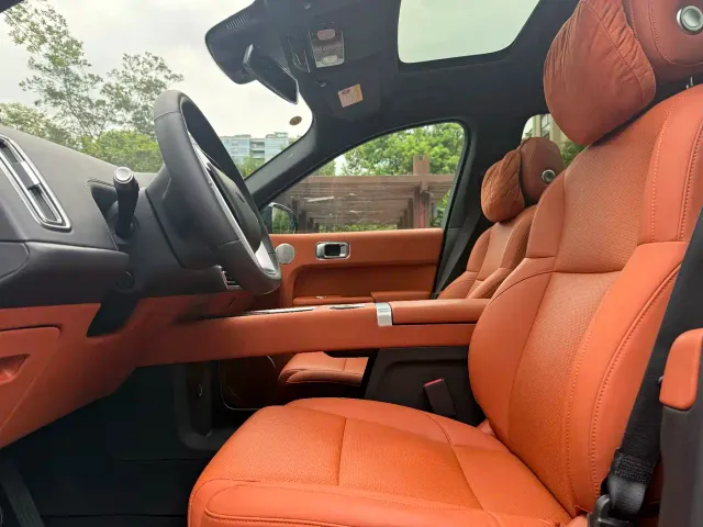 Li Auto L8 — Фото автомобиля 9