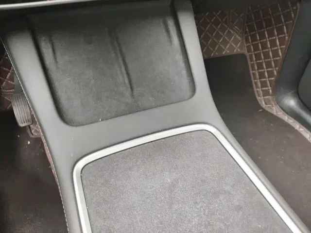 Tesla Model Y — Фото автомобиля 20