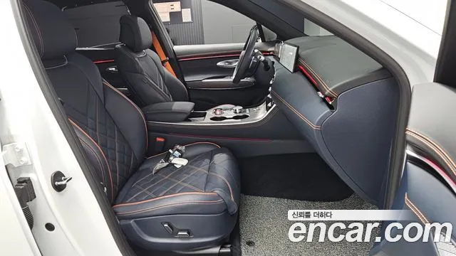 Genesis GV70 — Фото автомобиля 16
