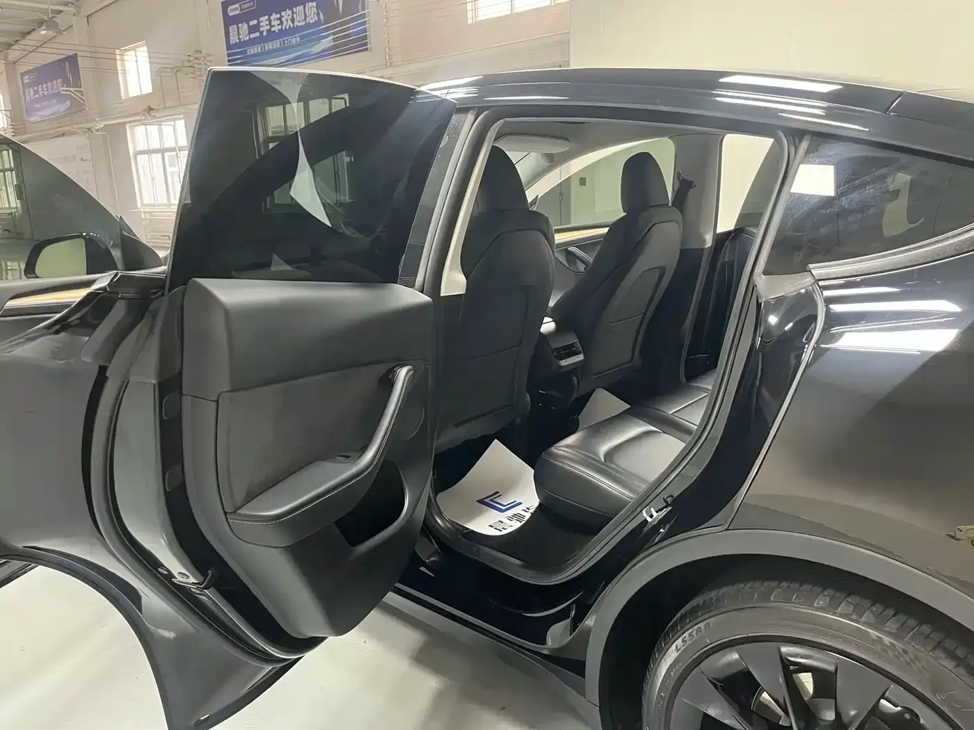 Tesla Model Y 2022 Facelift Rear-Wheel Drive Version — Фото автомобиля 8