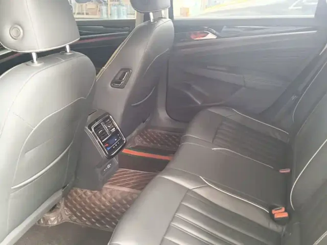 Volkswagen Passat — Фото автомобиля 16