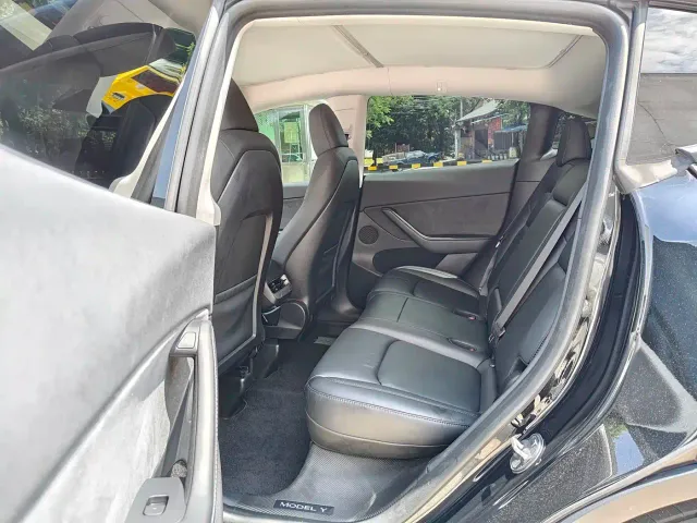 Tesla Model Y — Фото автомобиля 5
