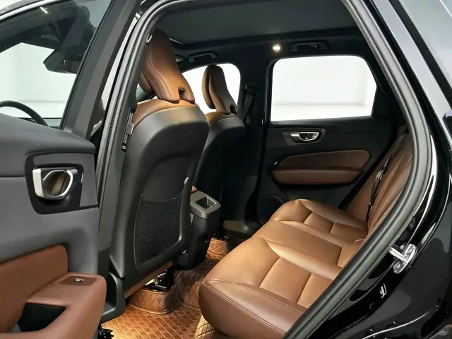 Volvo XC60 — Фото автомобиля 5