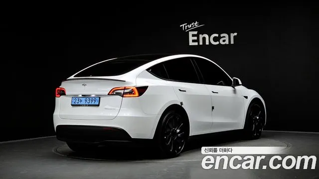Tesla Model Y — Фото автомобиля 2