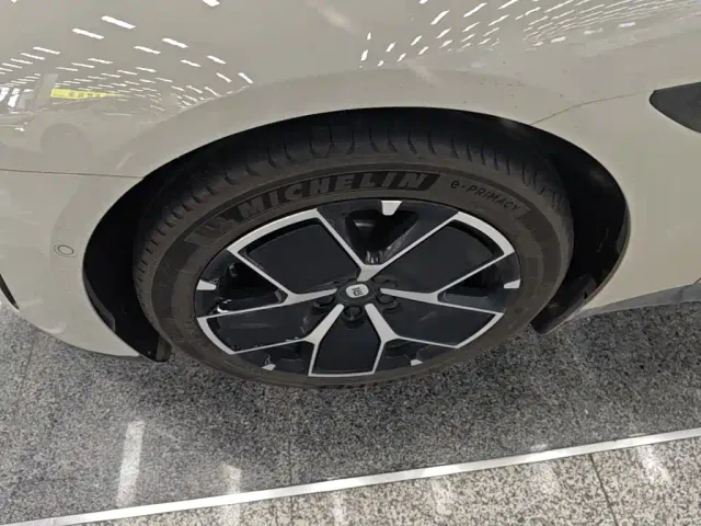 Xiaomi SU7 — Фото автомобиля 22