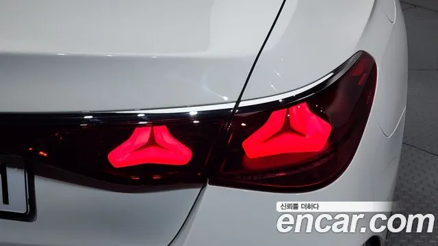 Mercedes-Benz E-Class — Фото автомобиля 21