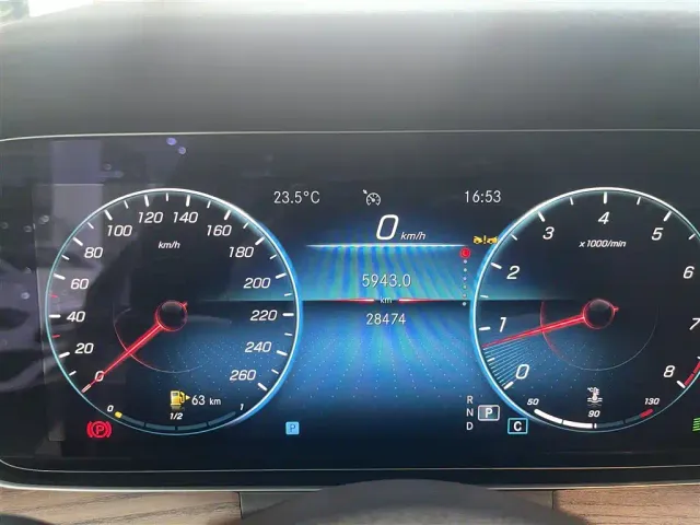 Mercedes-Benz E-Class — Фото автомобиля 18