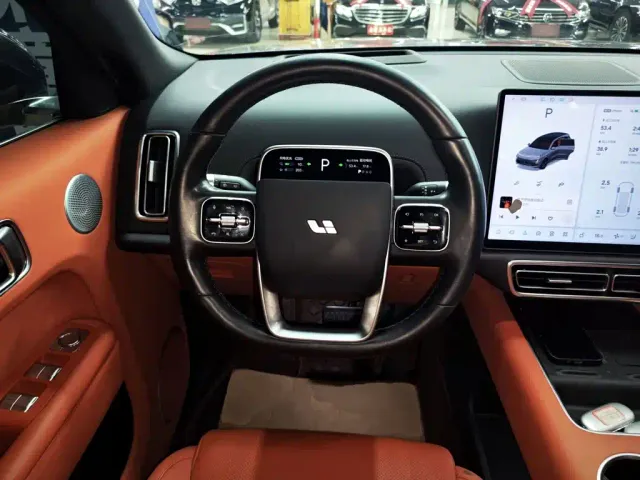 Li Auto L8 — Фото автомобиля 10