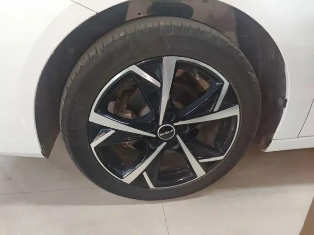Roewe i5 — Фото автомобиля 22