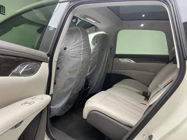 IM Motors LS7 — Фото автомобиля 19