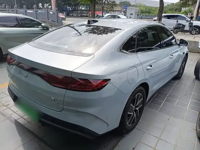 BYD Qin L — Фото автомобиля 6