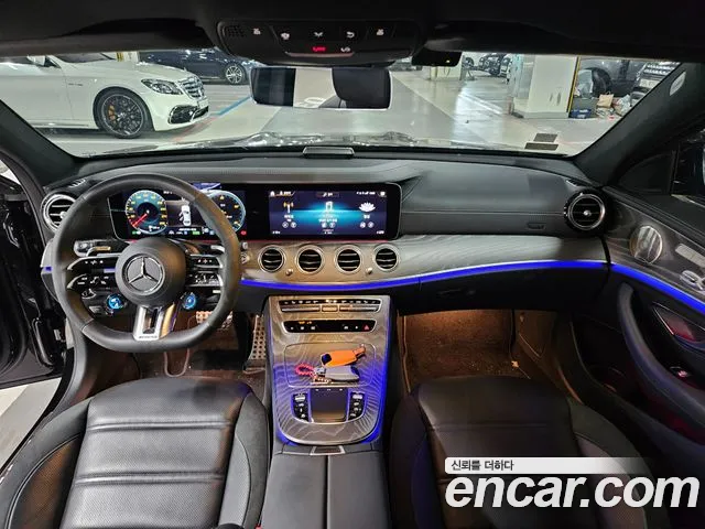 Mercedes-Benz E-Class — Фото автомобиля 12