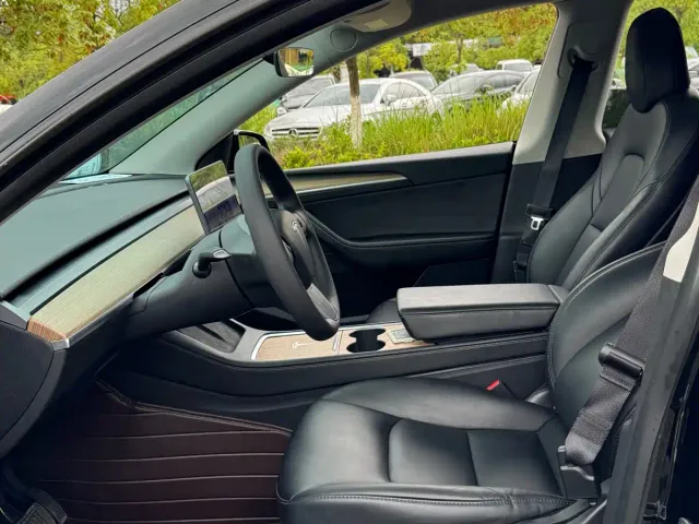 Tesla Model Y — Фото автомобиля 15