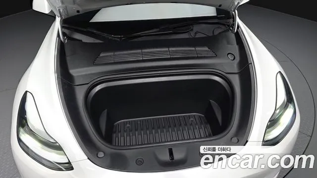 Tesla Model Y — Фото автомобиля 6
