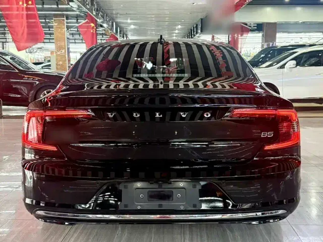 Volvo S90 — Фото автомобиля 4