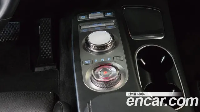 Genesis GV70 — Фото автомобиля 9