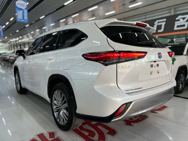 Toyota Highlander — Фото автомобиля 9