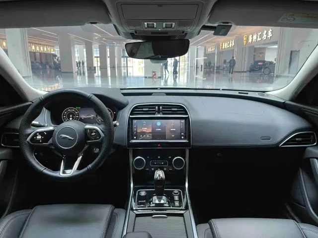 Jaguar XEL — Фото автомобиля 14