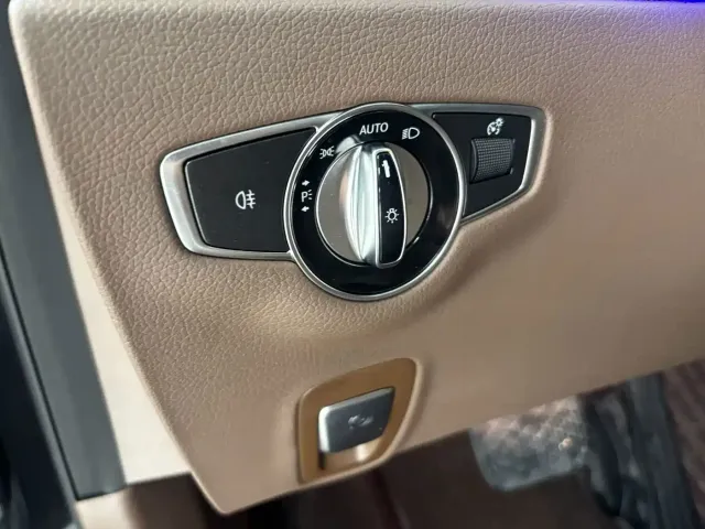 Mercedes-Benz E-Class — Фото автомобиля 14