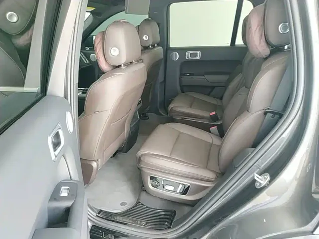 Li Auto L8 — Фото автомобиля 16