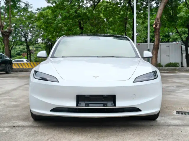 Tesla Model 3 — Фото автомобиля 6