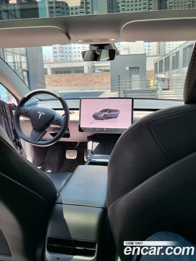 Tesla Model 3 — Фото автомобиля 5