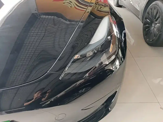 Tesla Model 3 — Фото автомобиля 23
