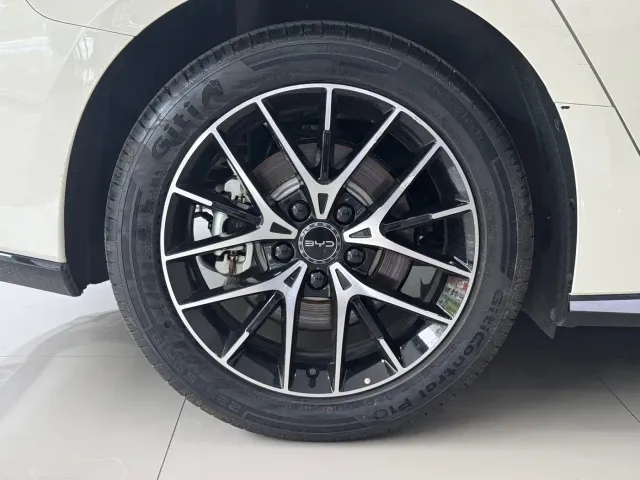 BYD Seal 07 DM-i — Фото автомобиля 9