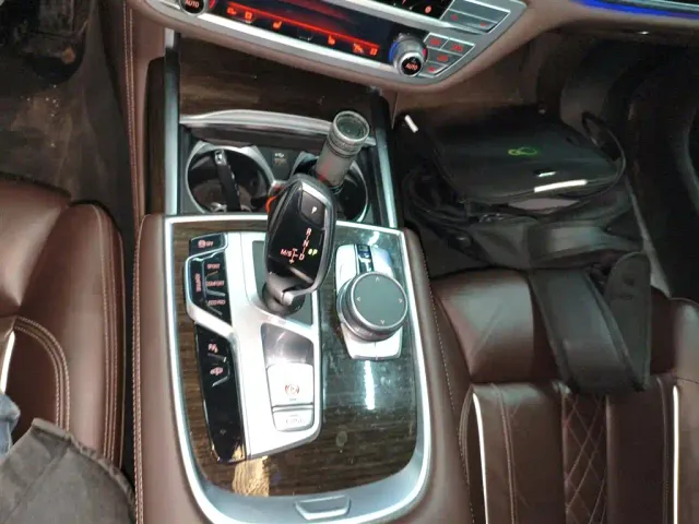 BMW 7 Series — Фото автомобиля 13