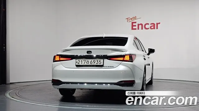 Lexus ES — Фото автомобиля 4