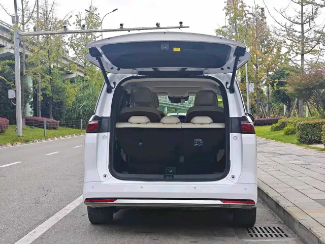 BYD Xia — Фото автомобиля 13